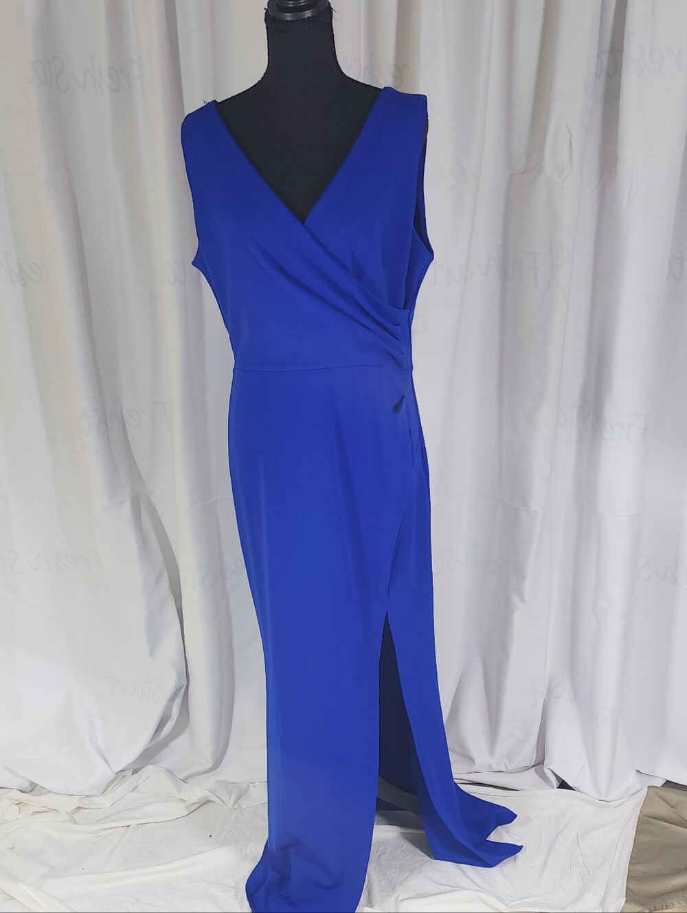 Sleek V-Neck Sleeveless Maxi Dress in Cobalt Blue